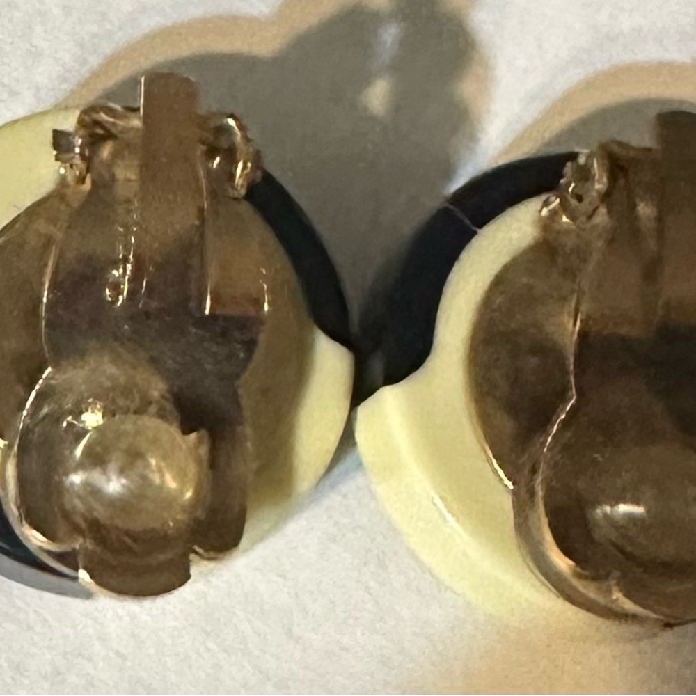 Vintage Chanel Clip On Earrings - Picture 3 of 6
